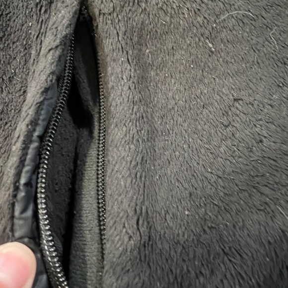 The North Face Women's Osito Fleece jacket, Black, Size Medium, Soft, Warm - Picture 3 of 10